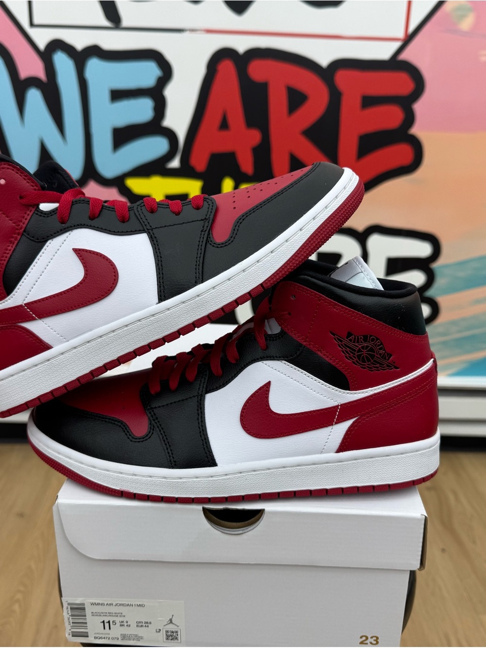 Air Jordan 1 Retro Mid Alternate Bred Toe Size 10M